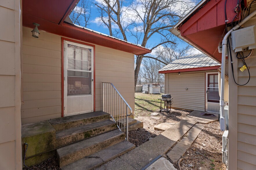 More Photos Of 300 Range St, Marshall Multifamily For Sale