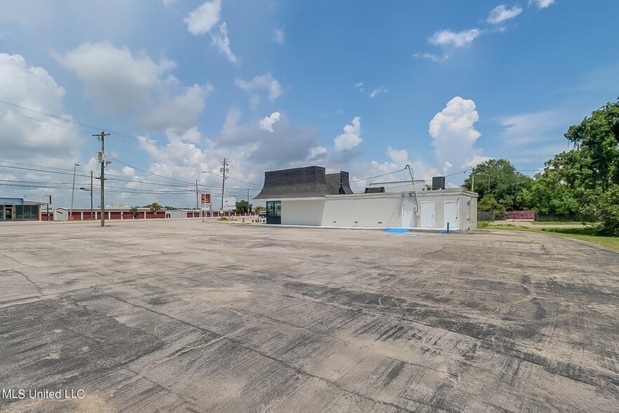 More Photos Of 507 Pass Rd, Gulfport Office For Sale