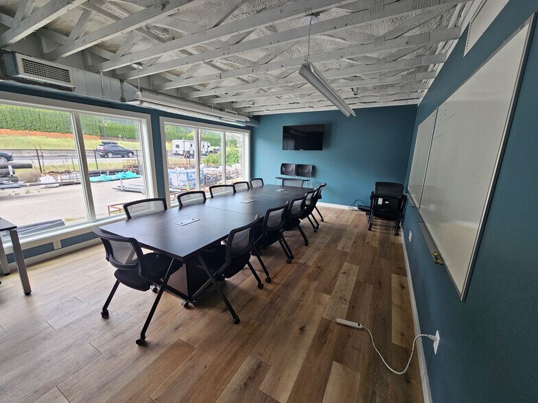 More Photos Of 1305 Industrial Rd, West Kelowna Warehouse For Lease