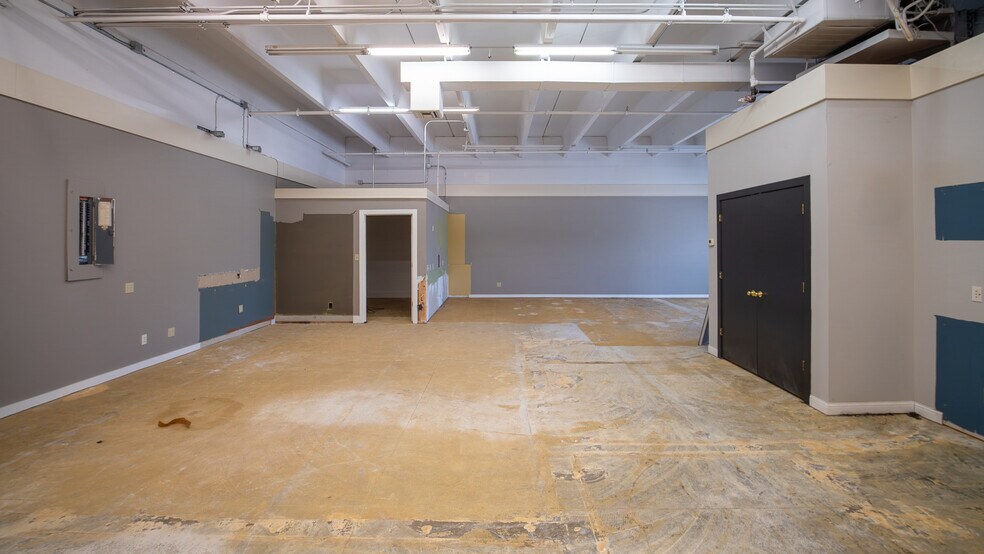 More Photos Of 2002 2nd St SW, Rochester Storefront Retail Office For Sale