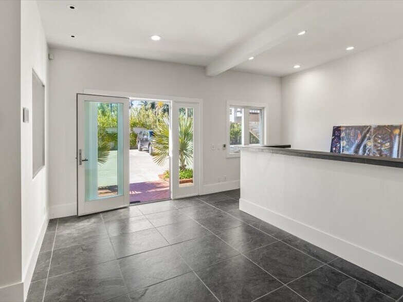 More Photos Of 3823 Santa Claus Ln, Carpinteria Restaurant For Sale