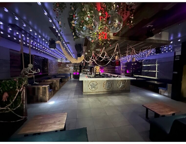 More Photos Of 5-9 W Division St, Chicago Bar For Sale