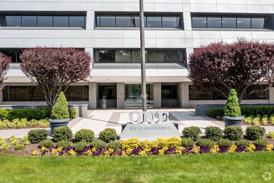 More Photos Of 1 Sound Shore Dr, Greenwich Office For Lease