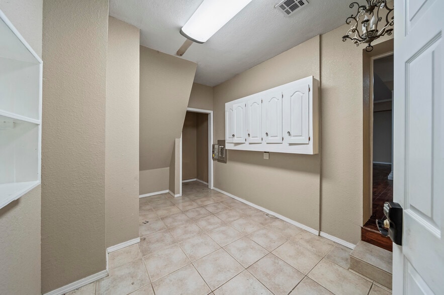 More Photos Of 4702 E 11th St, Tulsa Freestanding For Sale