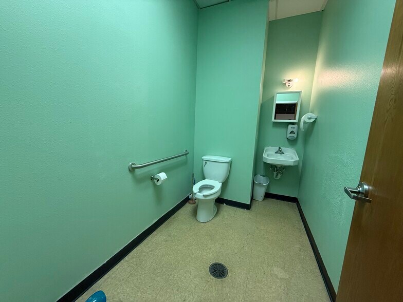 More Photos Of 605-619 S Main St, De Forest Unknown For Lease