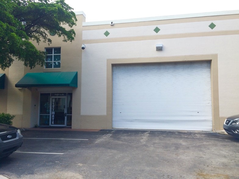 More Photos Of 3030-3050 NW 82nd Ave, Miami Showroom For Sale