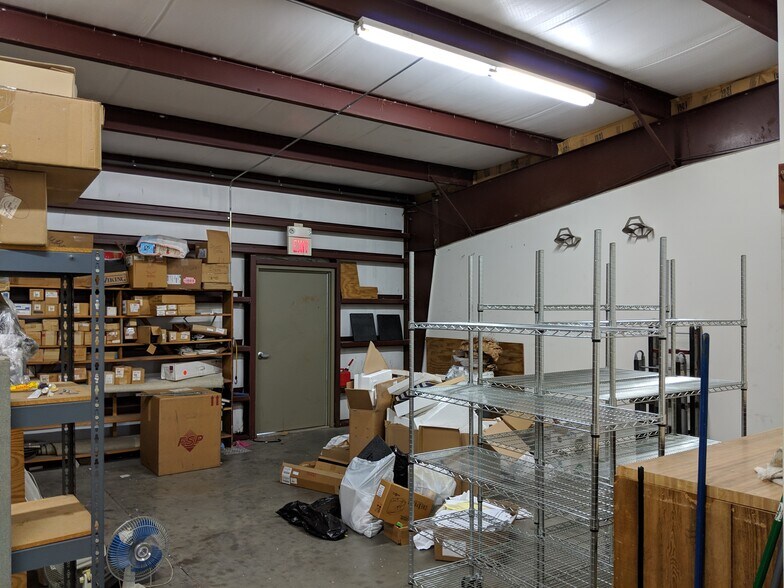 More Photos Of 3228 S West St, Wichita Flex For Lease