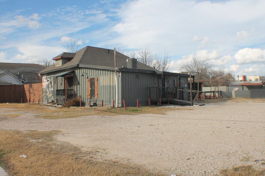 More Photos Of 3907 Canal St, Houston Bar For Lease