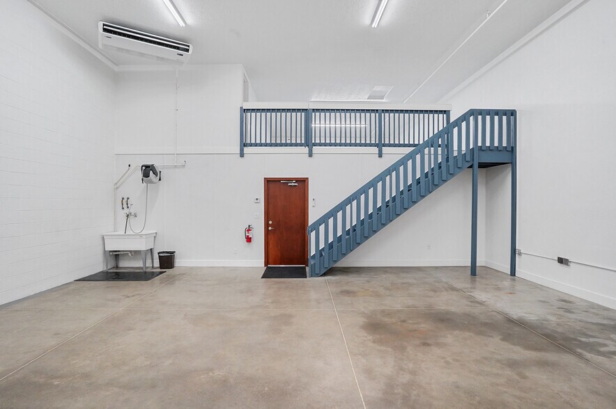 More Photos Of 1337 Commerce Dr, Stow Warehouse For Sale