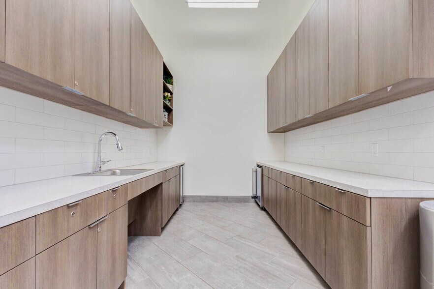 More Photos Of 1800 Bering Dr, Houston Office For Lease