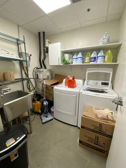 More Photos Of 450 S Western Ave, Los Angeles Freestanding For Lease