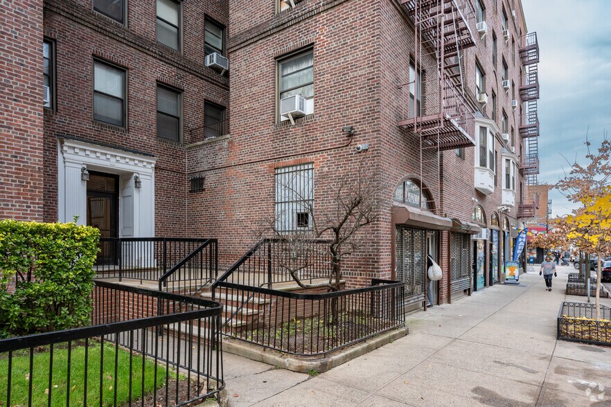 More Photos Of 7320 Austin St, Flushing Apartments For Lease