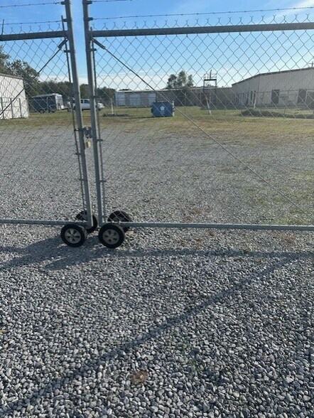 More Photos Of 933 Ridge Rd, Duson Service For Lease