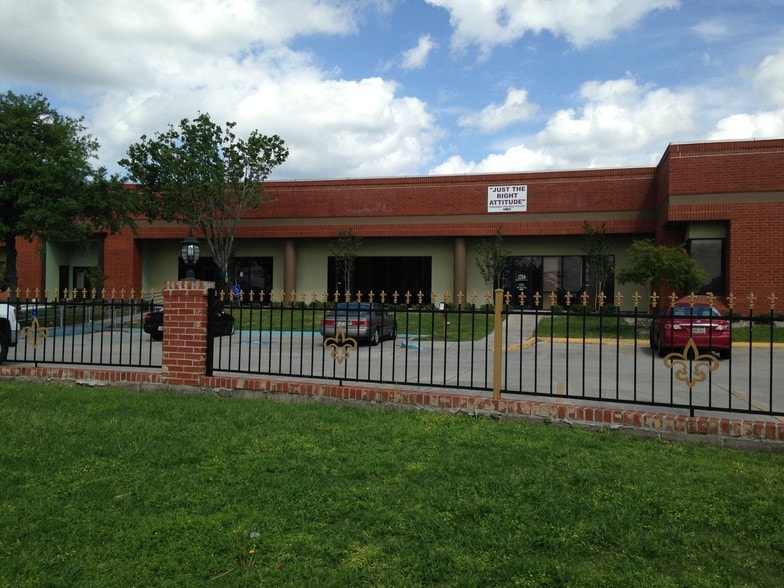 More Photos Of 4949 Bullard Ave, New Orleans Light Distribution For Sale