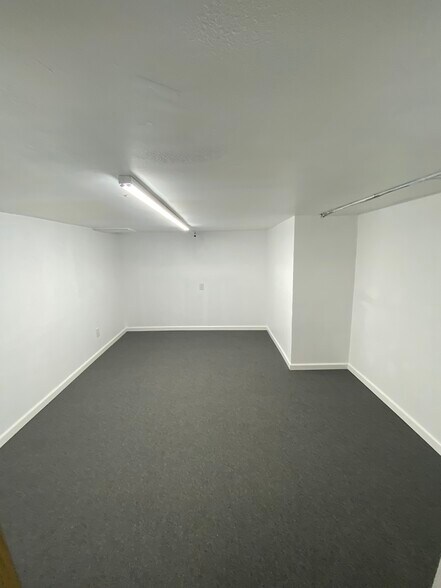More Photos Of 221-223 N Salem St, Apex Storefront Retail Office For Lease