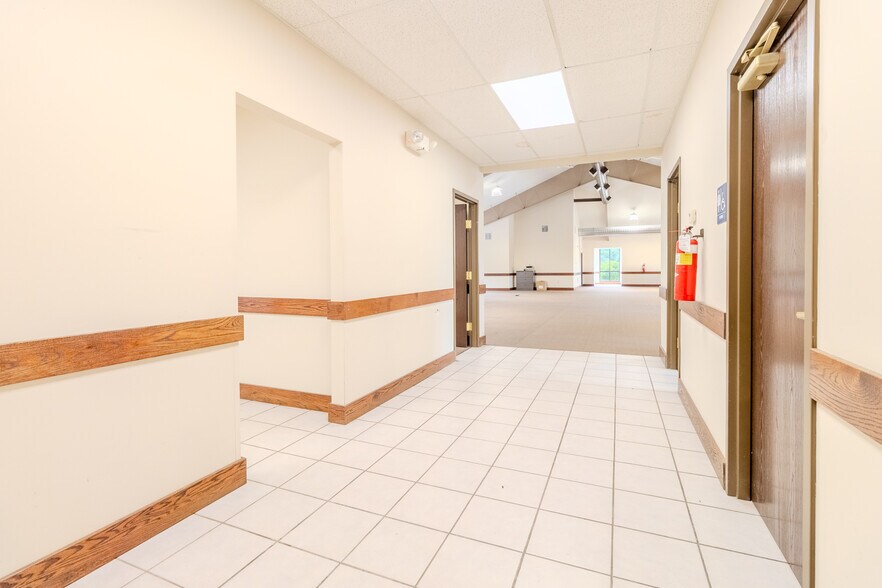 More Photos Of 5 B W Industrial, Washington Warehouse For Lease
