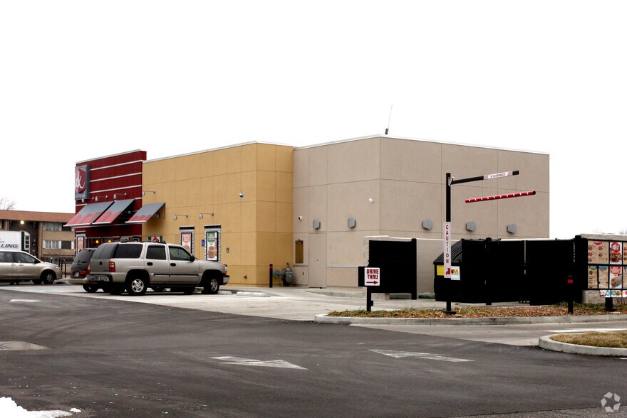 More Photos Of 5613 W 38th St, Indianapolis Fast Food For Sale