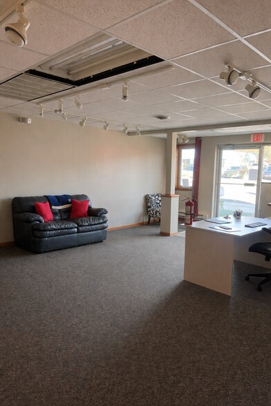More Photos Of 718 E 13th St, Glencoe Medical For Lease