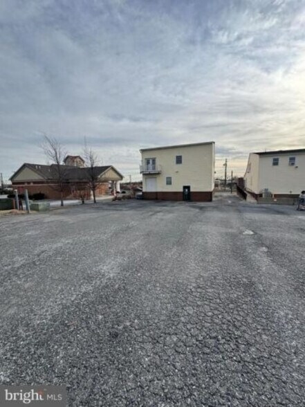 More Photos Of 7544 Holabird Ave, Dundalk Office For Sale