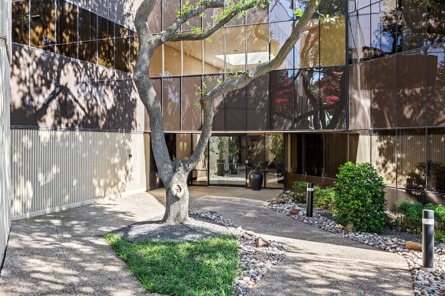 More Photos Of 4545 Fuller Dr, Irving Office Residential For Lease