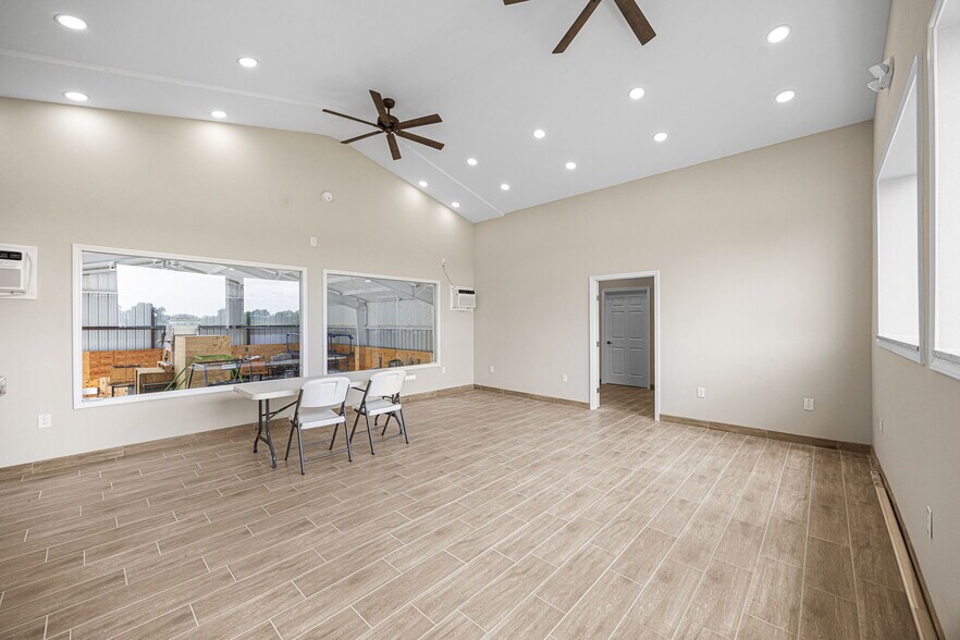 More Photos Of 15002 Bj Dusek Rd, Wallis Flex For Sale