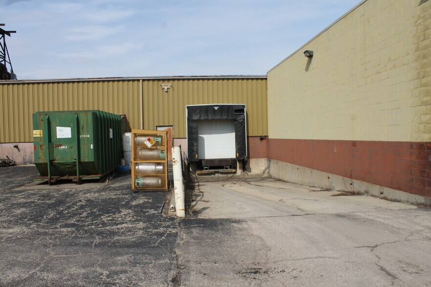 More Photos Of 121 Industrial Dr, Dekalb Manufacturing For Sale