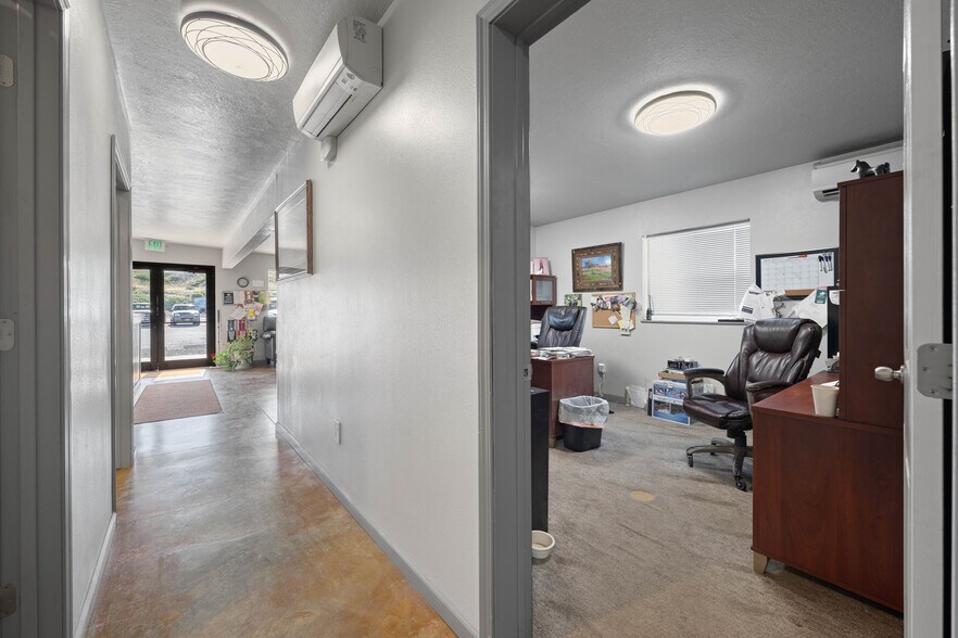 More Photos Of 402 N Pyfer St, Whitehall Office For Sale