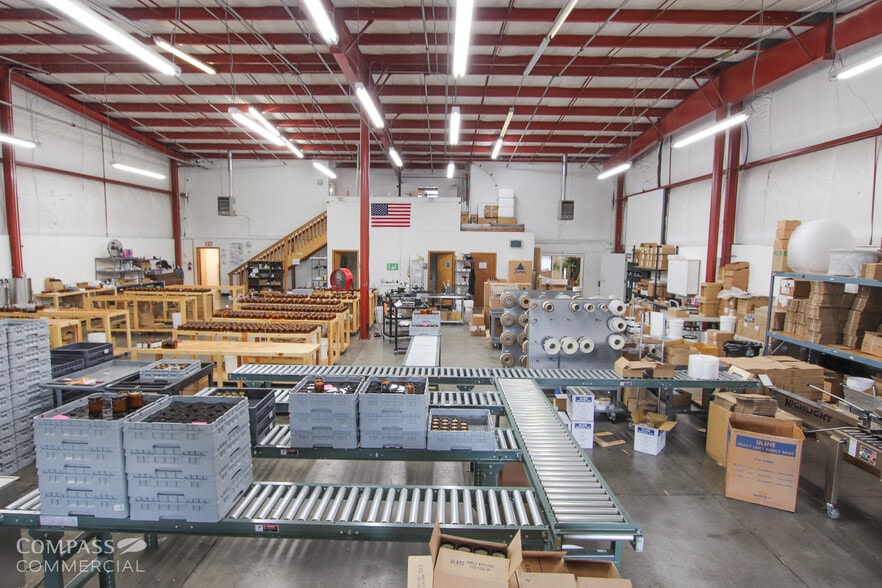 More Photos Of 62980 Boyd Acres Rd, Bend Warehouse For Lease