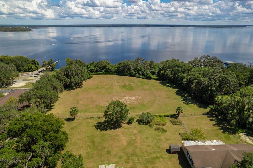 More Photos Of 101 S Prospect St, Crescent City Flex For Sale