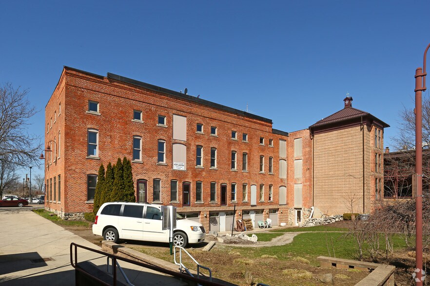 More Photos Of 101 S Ann Arbor St, Saline Office Residential For Lease