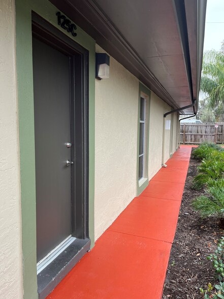 More Photos Of 119 W Plymouth Ave, Deland Unknown For Lease