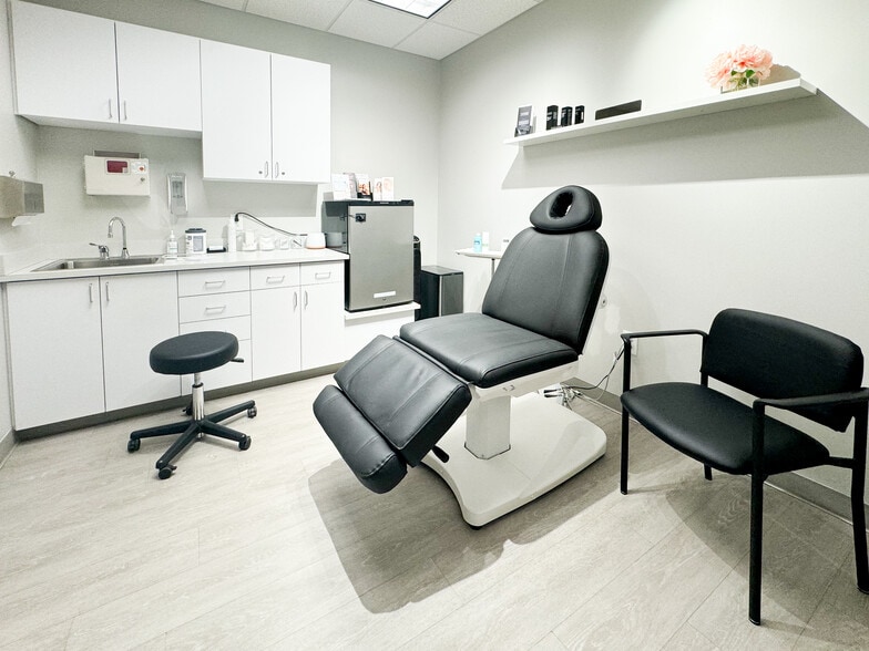 More Photos Of 3225 Blue Ridge Rd, Raleigh Medical For Lease