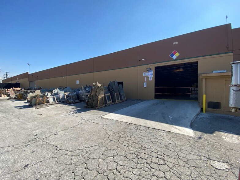 More Photos Of 11949 Borden Ave, San Fernando Warehouse For Lease