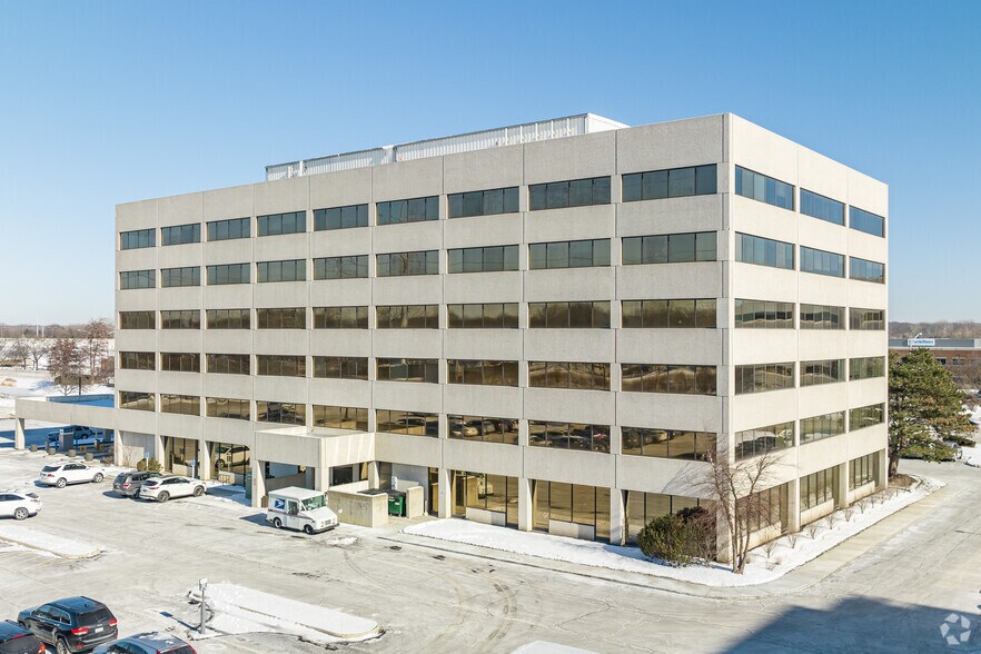 More Photos Of 707 Skokie Blvd, Northbrook Unknown For Lease