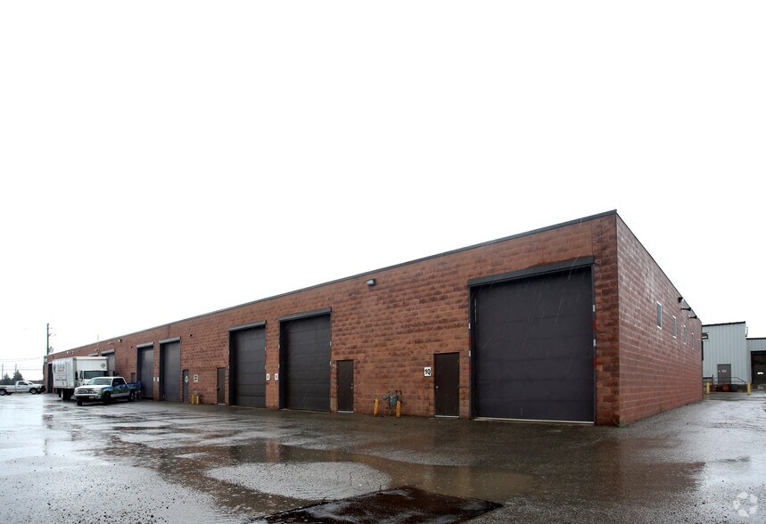 More Photos Of 644 Colby Dr, Waterloo Warehouse For Lease