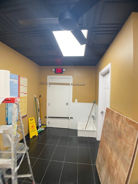 More Photos Of 391-393 Hawthorne Ave, Newark General Retail For Sale