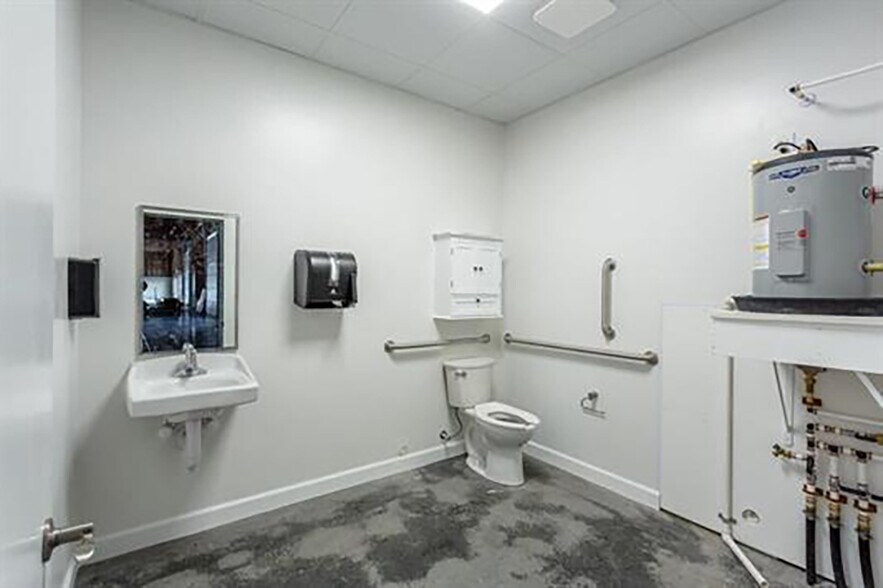 More Photos Of 975 Sawtooth Oak Cir, Harrisonburg Warehouse For Lease