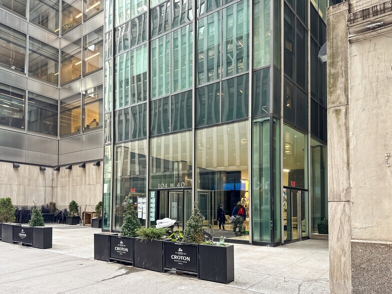 More Photos Of 104 W 40th St, New York Coworking Space