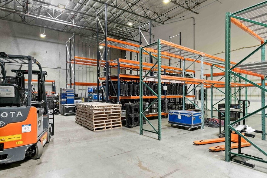 More Photos Of 2850 Ontario St, Burbank Warehouse For Lease