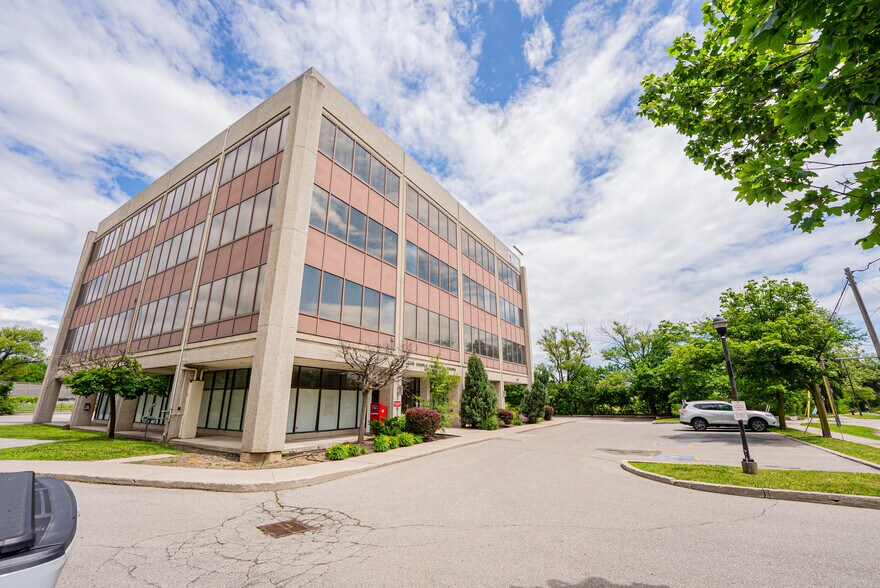 More Photos Of 627 Lyons Ln, Oakville Office For Sale