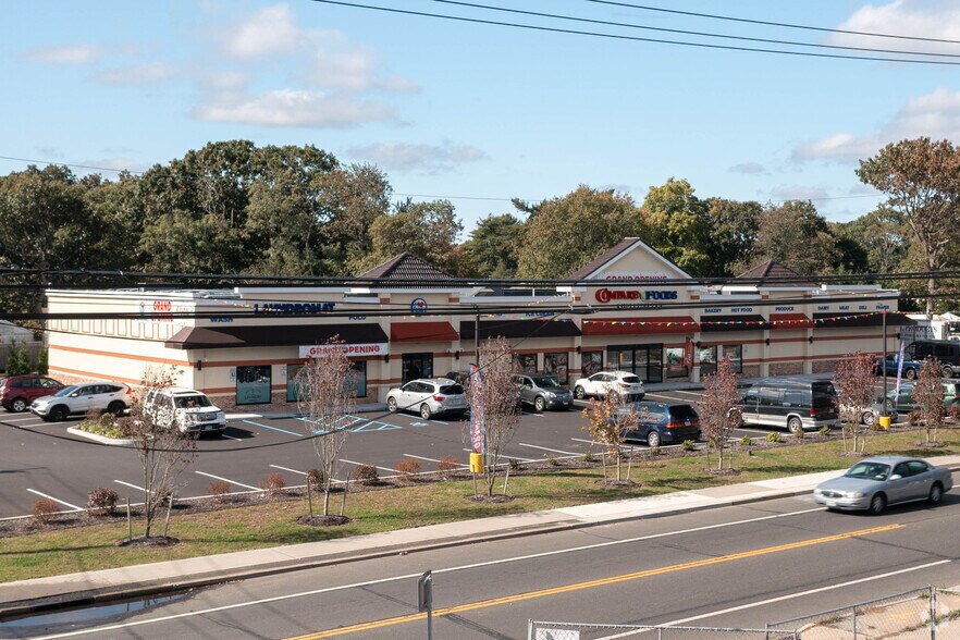 More Photos Of 1070 Islip Ave, Brentwood General Retail For Lease