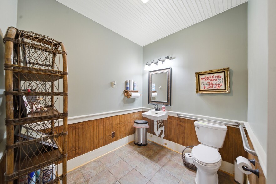 More Photos Of 1650 Dusty Rd, Newberry Winery Vineyard For Sale