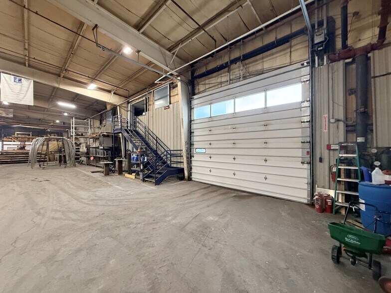 More Photos Of 100 E Industrial Dr, Cromwell Manufacturing For Sale