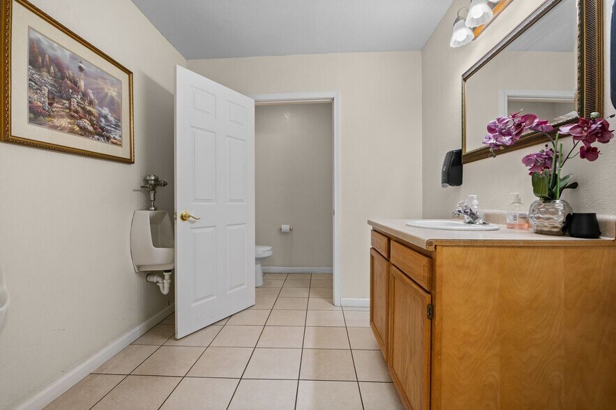 More Photos Of 8861 Botanical Ave, Caseyville Specialty For Sale