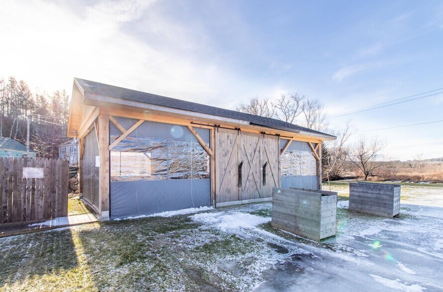 More Photos Of 138 Cross St, Brighton Hotel For Sale