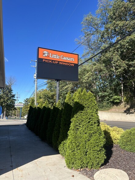 More Photos Of 380 E Division St NE, Rockford Fast Food For Sale