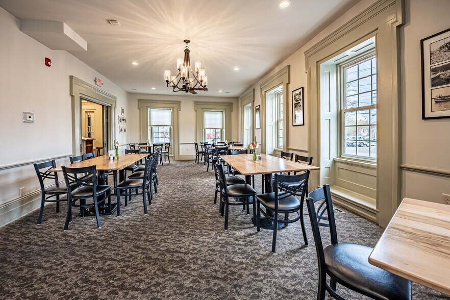 More Photos Of 310 Lake St, Wilson Hotel For Sale