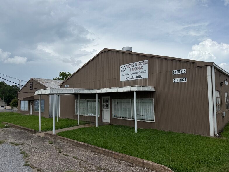 More Photos Of 2995 S 4th St, Beaumont Unknown For Lease