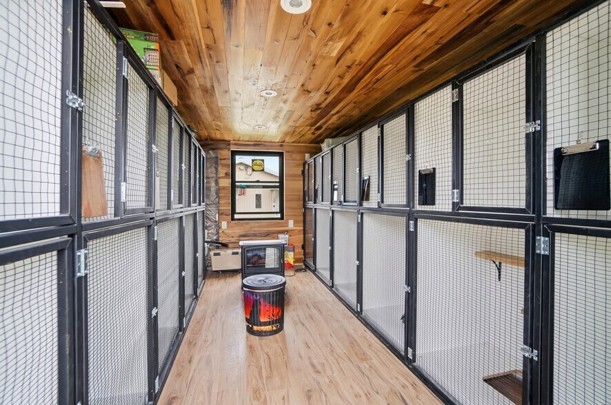 More Photos Of 1532 Eads Rd, Verona Flex For Sale
