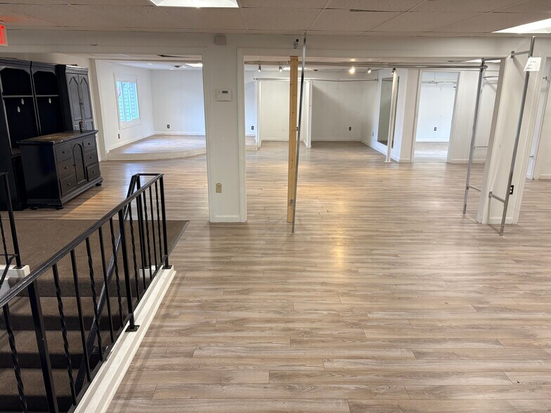 More Photos Of 1875 Main St, Tewksbury Storefront For Lease